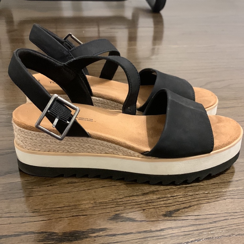 Tom’s strappy espradille sandals size 8.5